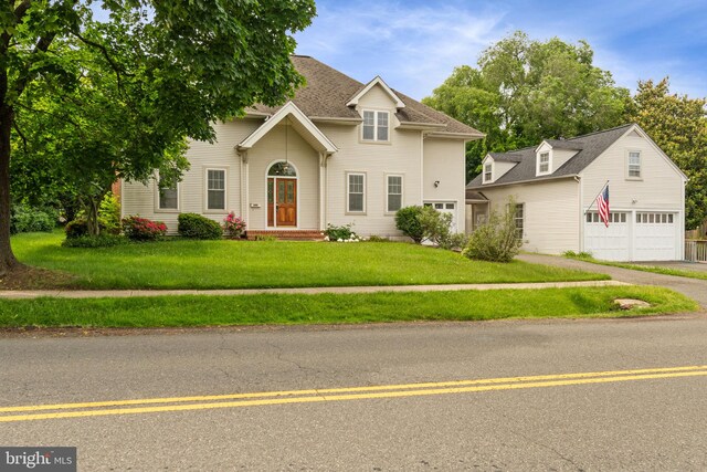600 Grace St, Herndon, VA 20170 - traditional-style house with a garage, a front lawn, and asphalt driveway