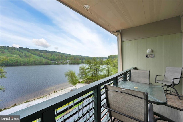 320 Hummingbird Way Unit 302, Lake Harmony, PA 18624 - balcony featuring a water view and a forest view