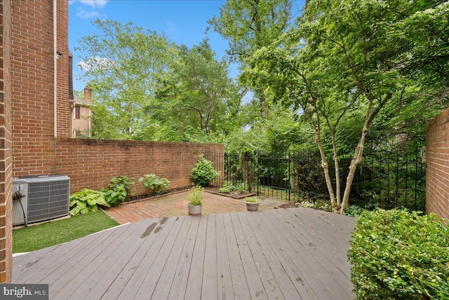 4516 4th Rd N, Arlington, VA 22203 - deck featuring central AC unit and a fenced backyard
