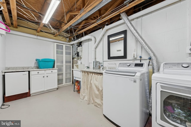 1415 Aspen Ct, West Chester, PA 19380 - clothes washing area featuring washing machine and clothes dryer