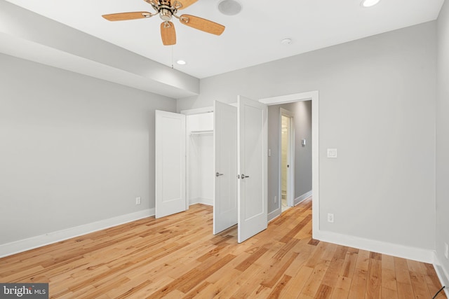 unfurnished bedroom featuring light wood-type flooring, baseboards, recessed lighting, a ceiling fan, and a closet