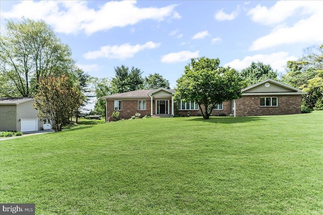 view of front of home featuring brick siding and a front yard