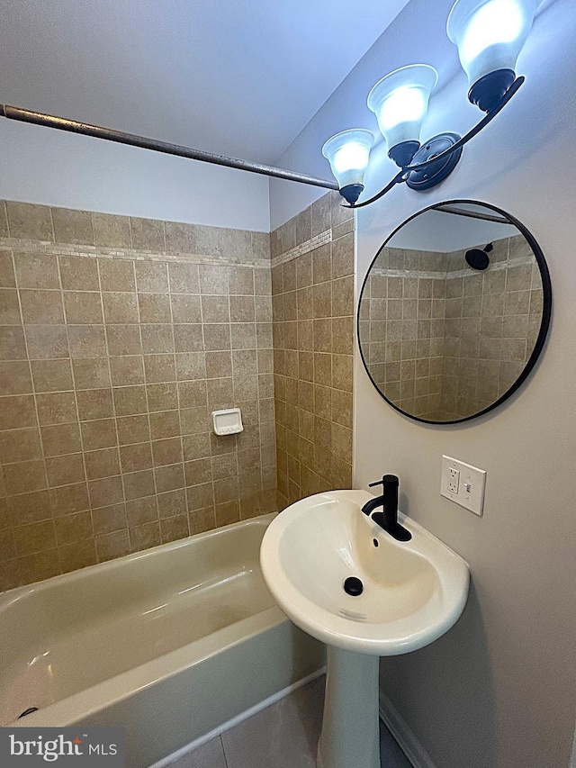 147 W Broad St, Telford, PA 18969 - bathroom featuring washtub / shower combination
