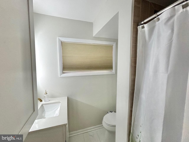 2817 Comly Rd, Philadelphia, PA 19154 - full bathroom featuring baseboards, toilet, vanity, and curtained shower