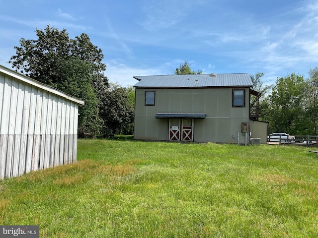 5110 Berclair Plantation Ln, Fredericksburg, VA 22408 - rear view of house featuring a yard, central air condition unit, metal roof, and an outbuilding
