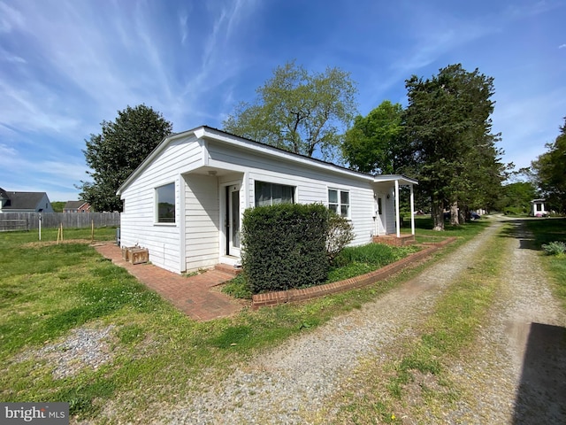 5110 Berclair Plantation Ln, Fredericksburg, VA 22408 - view of side of property with fence and entry steps