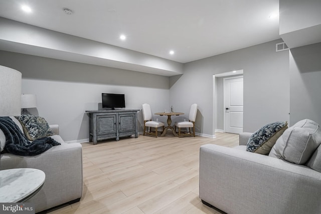 603 N Alfred St, Alexandria, VA 22314 - living room featuring light wood finished floors, recessed lighting, and baseboards