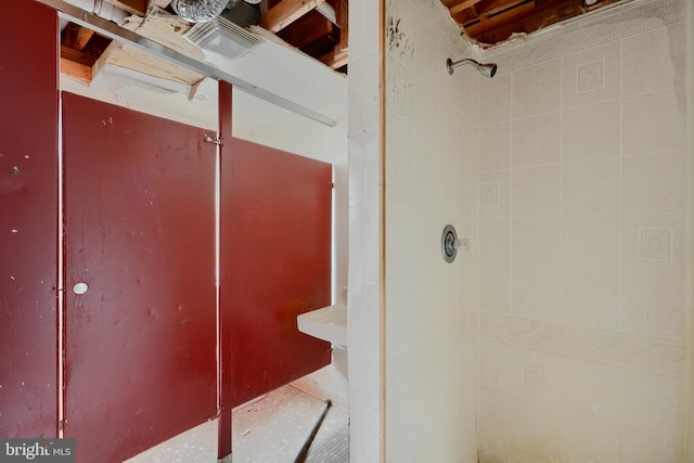 116 Callender St, Baltimore, MD 21201 - bathroom with a tile shower