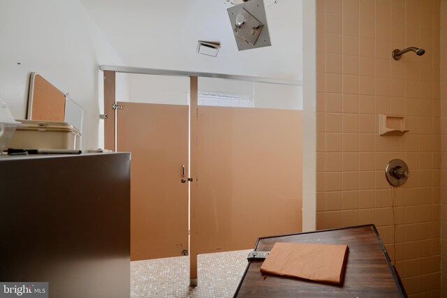 116 Callender St, Baltimore, MD 21201 - full bathroom featuring tiled shower