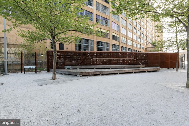 428 N 13th St Unit 3G, Philadelphia, PA 19123 - surrounding community with fence