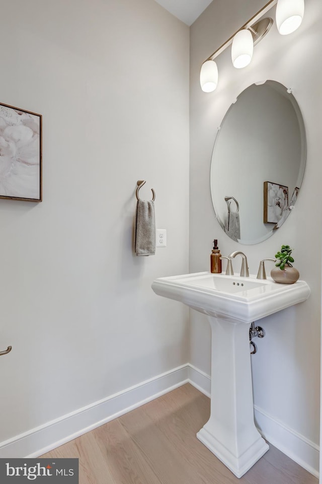bathroom featuring wood finished floors and baseboards
