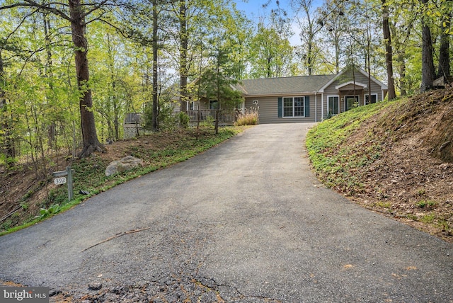 392 Passage Ln, Mc Gaheysville, VA 22840 - single story home featuring asphalt driveway