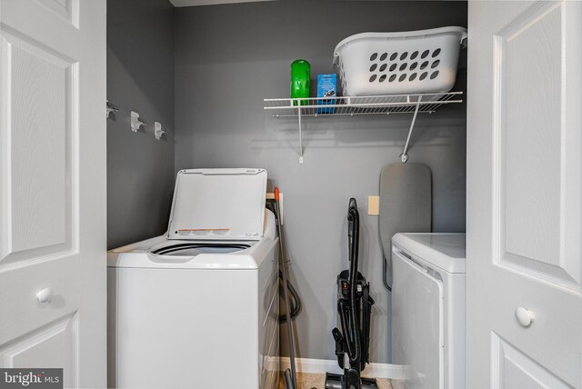 392 Passage Ln, Mc Gaheysville, VA 22840 - laundry area with washer and clothes dryer and baseboards