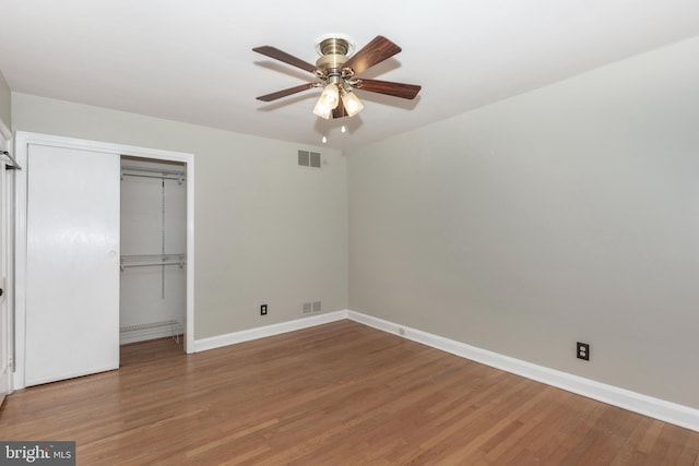 unfurnished bedroom featuring a closet, light wood-style flooring, baseboards, and a ceiling fan