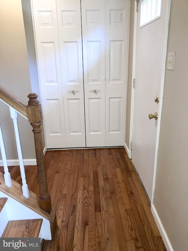 9118 Bobwhite Cir, Gaithersburg, MD 20879 - entryway with dark wood-style floors, stairway, and baseboards