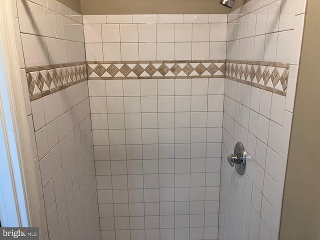 9118 Bobwhite Cir, Gaithersburg, MD 20879 - bathroom view of tiled shower