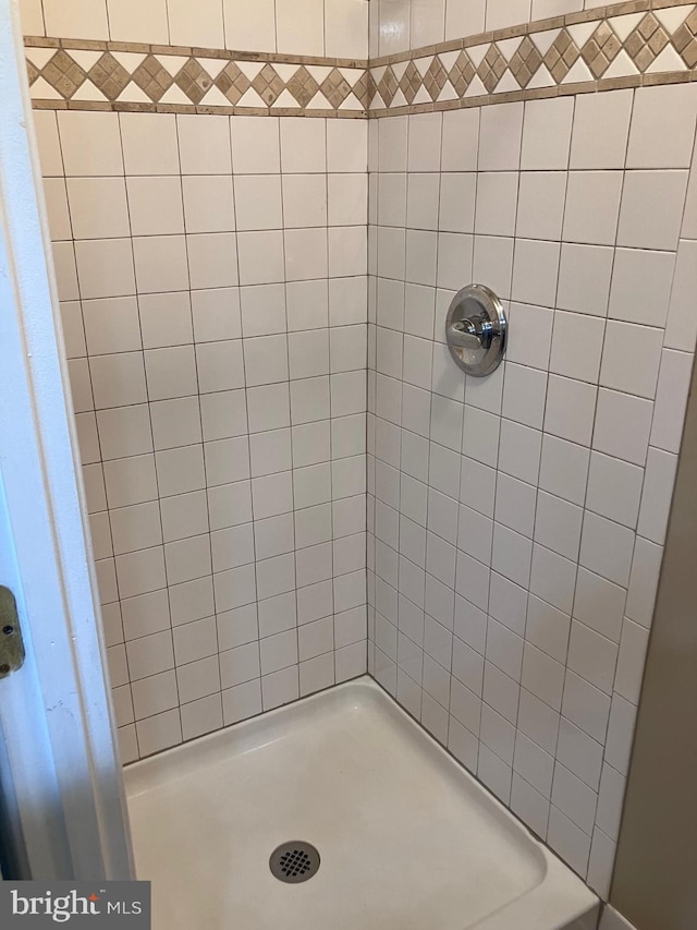 9118 Bobwhite Cir, Gaithersburg, MD 20879 - bathroom with a shower stall