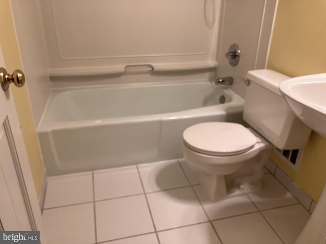 9118 Bobwhite Cir, Gaithersburg, MD 20879 - bathroom with toilet, tile patterned flooring, and bathing tub / shower combination