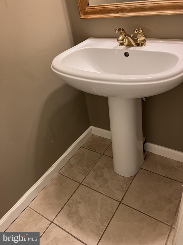9118 Bobwhite Cir, Gaithersburg, MD 20879 - bathroom featuring tile patterned floors, baseboards, and a sink