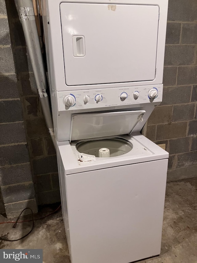 9118 Bobwhite Cir, Gaithersburg, MD 20879 - laundry room with estacked washer and dryer and concrete block wall