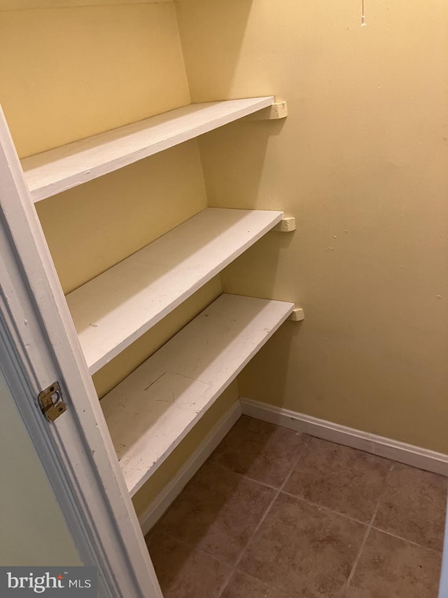 9118 Bobwhite Cir, Gaithersburg, MD 20879 - view of pantry