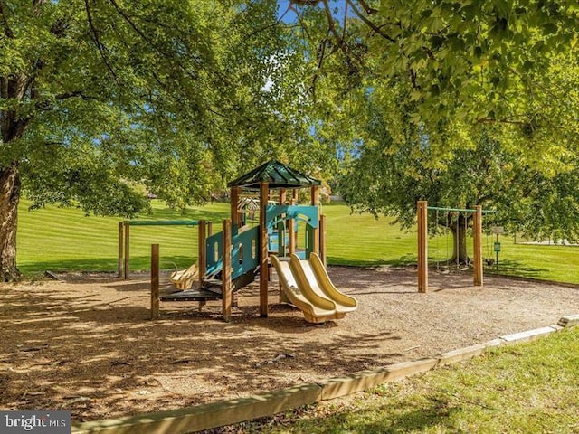 9118 Bobwhite Cir, Gaithersburg, MD 20879 - communal playground with a lawn