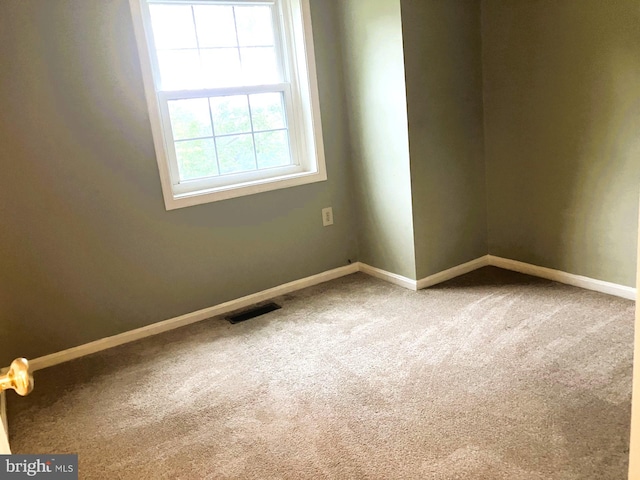 9118 Bobwhite Cir, Gaithersburg, MD 20879 - empty room featuring carpet and baseboards