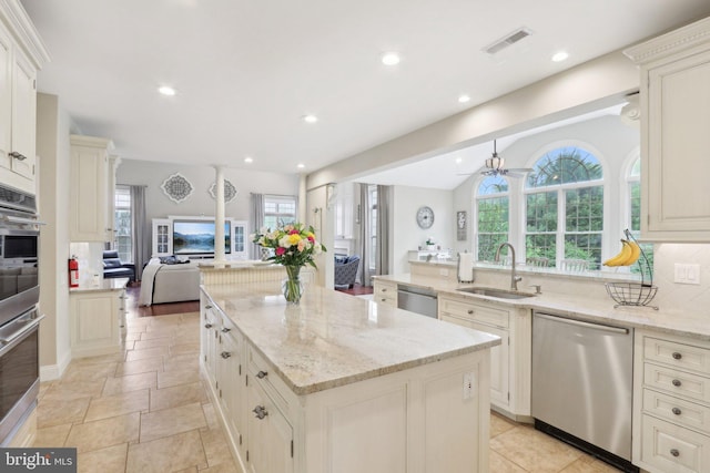 13 Lenape Ct, Mount Laurel, NJ 08054 - kitchen featuring stainless steel appliances, a sink, open floor plan, ceiling fan, and a kitchen island