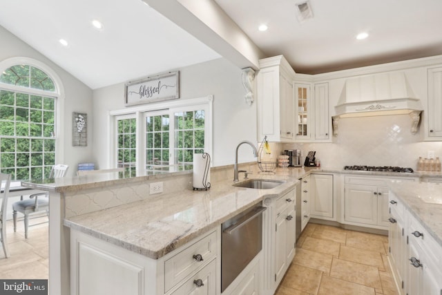 13 Lenape Ct, Mount Laurel, NJ 08054 - kitchen featuring a sink, premium range hood, gas cooktop, a peninsula, and decorative backsplash