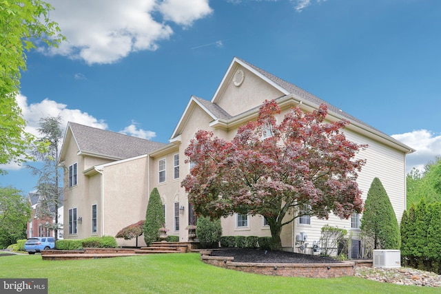13 Lenape Ct, Mount Laurel, NJ 08054 - view of front of home featuring a front lawn and stucco siding