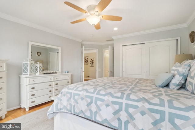 13 Lenape Ct, Mount Laurel, NJ 08054 - bedroom featuring a closet, ornamental molding, light wood-style floors, recessed lighting, and ceiling fan