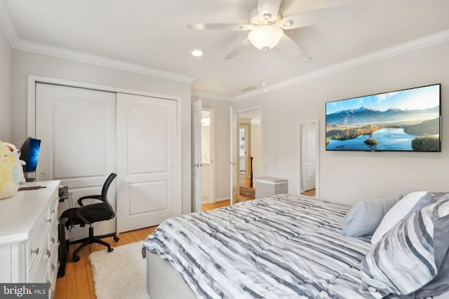 13 Lenape Ct, Mount Laurel, NJ 08054 - bedroom featuring a closet, light wood-style flooring, ornamental molding, recessed lighting, and a ceiling fan