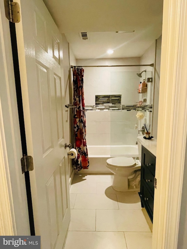 bathroom featuring tile patterned floors, shower / tub combo with curtain, toilet, and recessed lighting