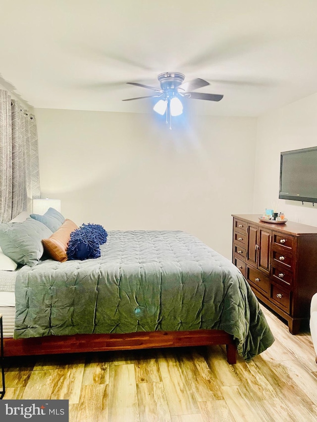 bedroom with light wood-style floors and a ceiling fan
