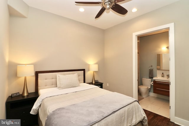bedroom with connected bathroom, dark wood-style flooring, a sink, recessed lighting, and ceiling fan