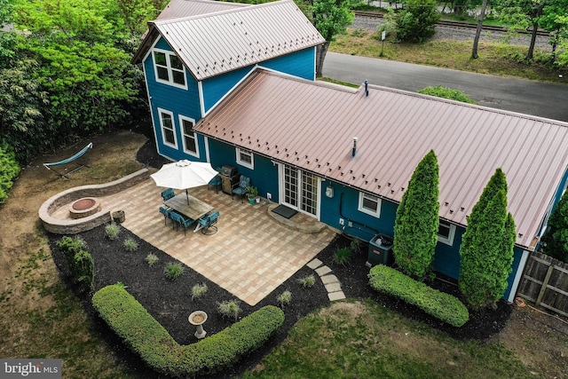 aerial view of property and surrounding area