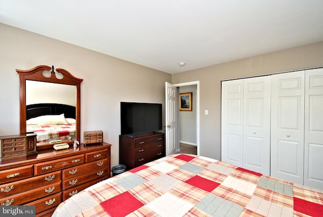 bedroom with a closet