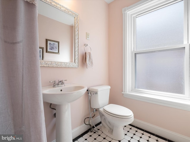 1503 W Tenth St, Wilmington, DE 19806 - bathroom with baseboards, toilet, a sink, and tile patterned floors