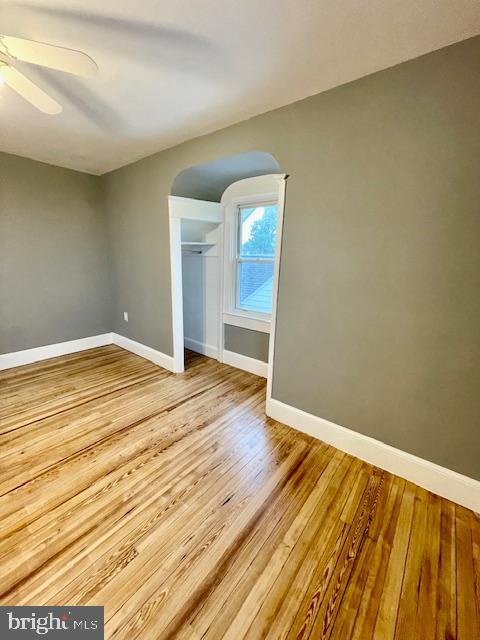 25 Elmont Ave, Baltimore, MD 21206 - additional living space featuring baseboards, wood finished floors, arched walkways, and a ceiling fan