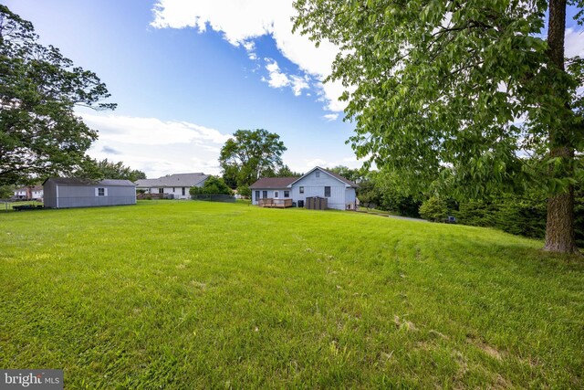 189 Columbia Dr, Kearneysville, WV 25430 - view of green lawn