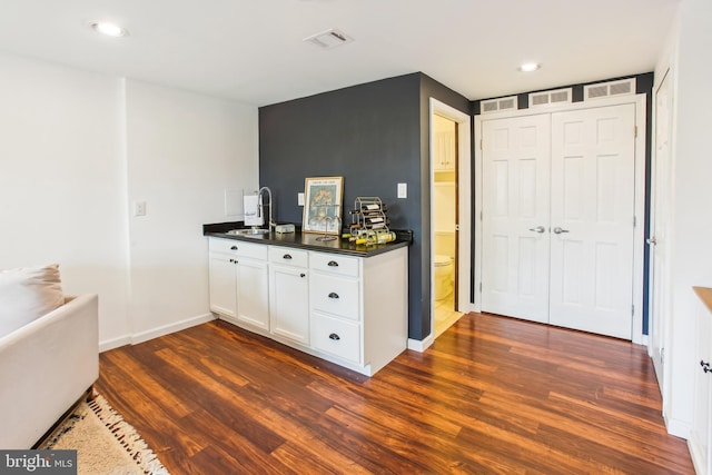44007 Kitts Hill Ter, Ashburn, VA 20147 - bar area featuring dark wood finished floors and recessed lighting