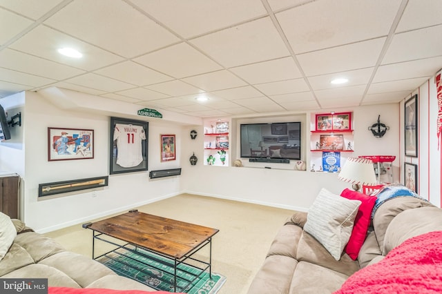living area with carpet, a drop ceiling, recessed lighting, and baseboards