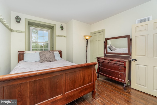 1554 Williams Grove Rd, Mechanicsburg, PA 17055 - bedroom featuring dark wood finished floors