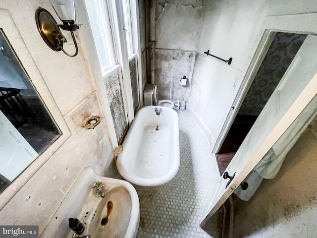 22446E Depot St, Newsoms, VA 23874 - bathroom with a bathtub