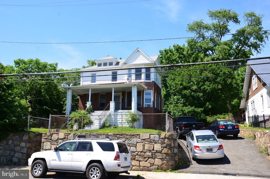 2713 24th Rd S Unit B, Arlington, VA 22206 - american foursquare style home featuring fence and a porch