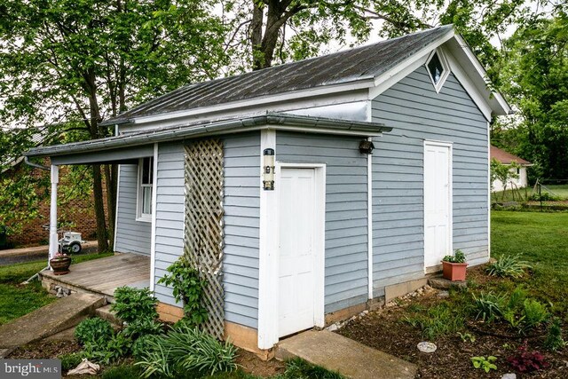 121 S Central St, Broadway, VA 22815 - view of outbuilding with an outdoor structure
