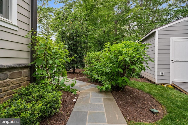 2125 Rampart Dr, Alexandria, VA 22308 - view of yard
