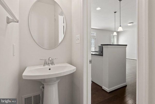 42189 Shorecrest Ter, Aldie, VA 20105 - bathroom featuring wood finished floors, baseboards, and recessed lighting
