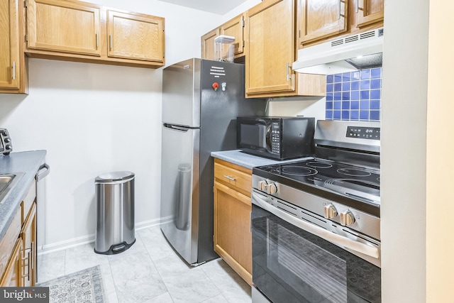 kitchen with stainless steel appliances, under cabinet range hood, baseboards, and light countertops