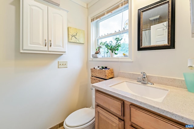 686 Snow Mountain Rd, Stanardsville, VA 22973 - full bath with vanity, toilet, and a shower with curtain
